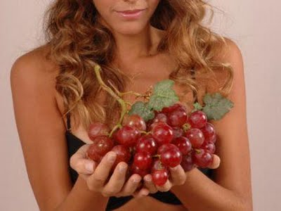 Las uvas y la belleza femenina